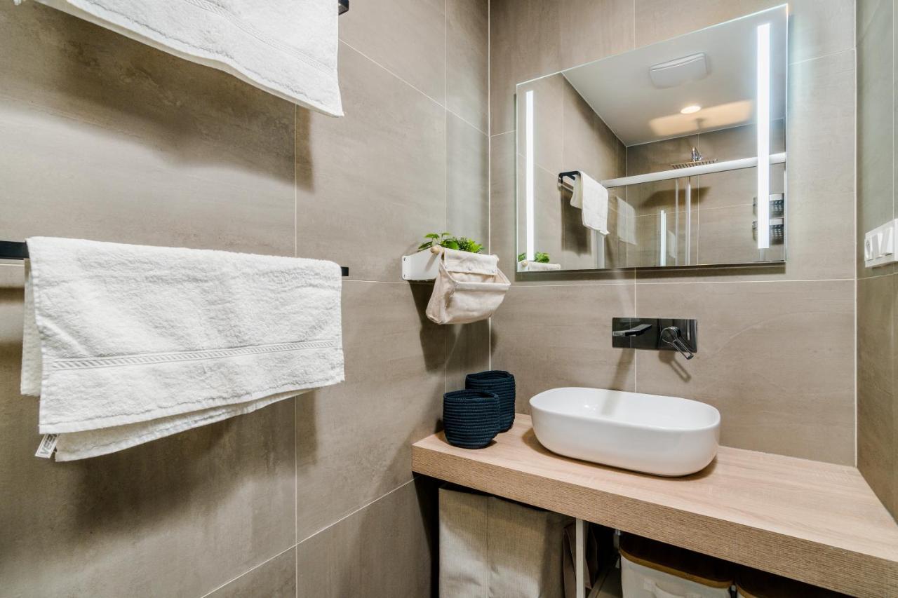 شقة Prague Days - Premium Loft W Terrace - View - Netflix - Ac المظهر الخارجي الصورة